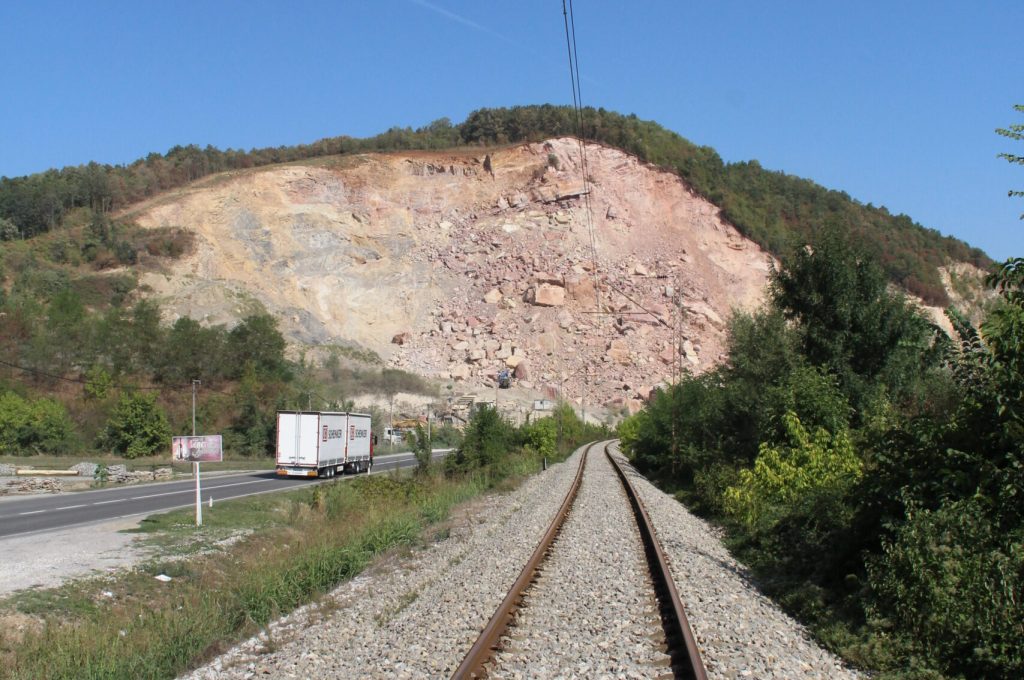 Selo Slovac. Jedan od mnogobrojnih kamenoloma u Srbiji. Foto Wikipedia Selo Slovac. Jedan od mnogobrojnih kamenoloma u Srbiji. Foto Wikipedia